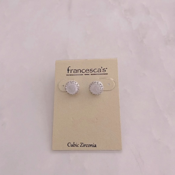Francesca’s Stud Earrings - Picture 7 of 7